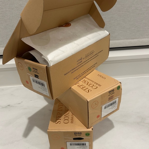 Elegant Women's Black and Beige Flats - Picture 2 of 8